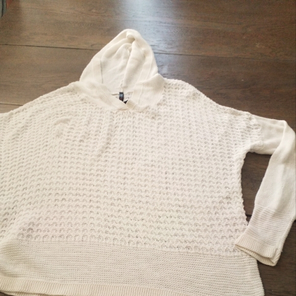CREAM COLORED HOODED SWEATER IT IS A LOOSE WEAVE - Picture 1 of 5